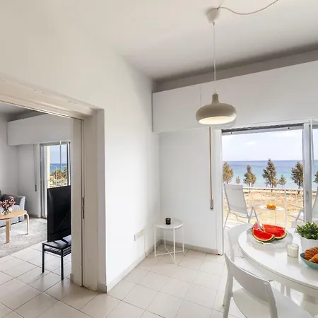 Apartment H2o Seafront *