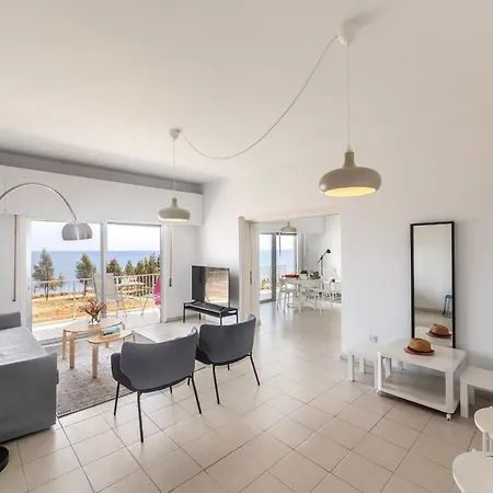 H2o Seafront Apartment